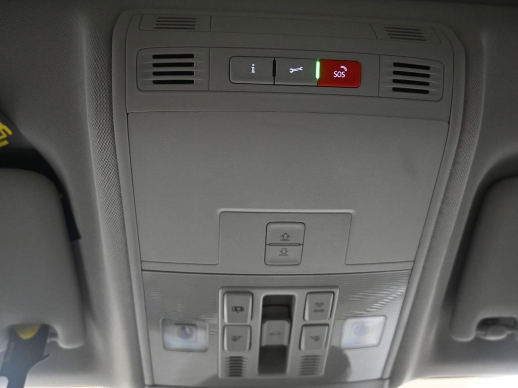 New 2025 Volkswagen Taos SE image 36
