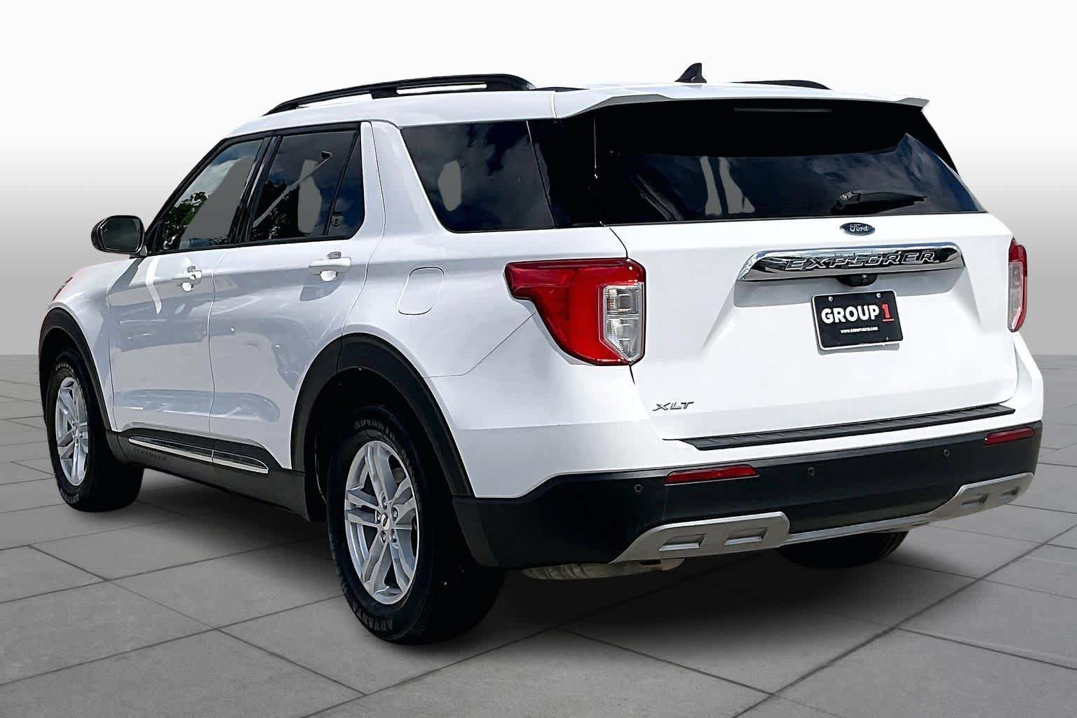 Used 2022 Ford Explorer XLT w/ Equipment Group 202A RWD image 12