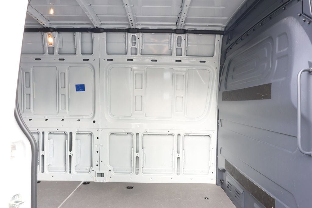 Used 2025 Mercedes-Benz Sprinter 2500 image 26