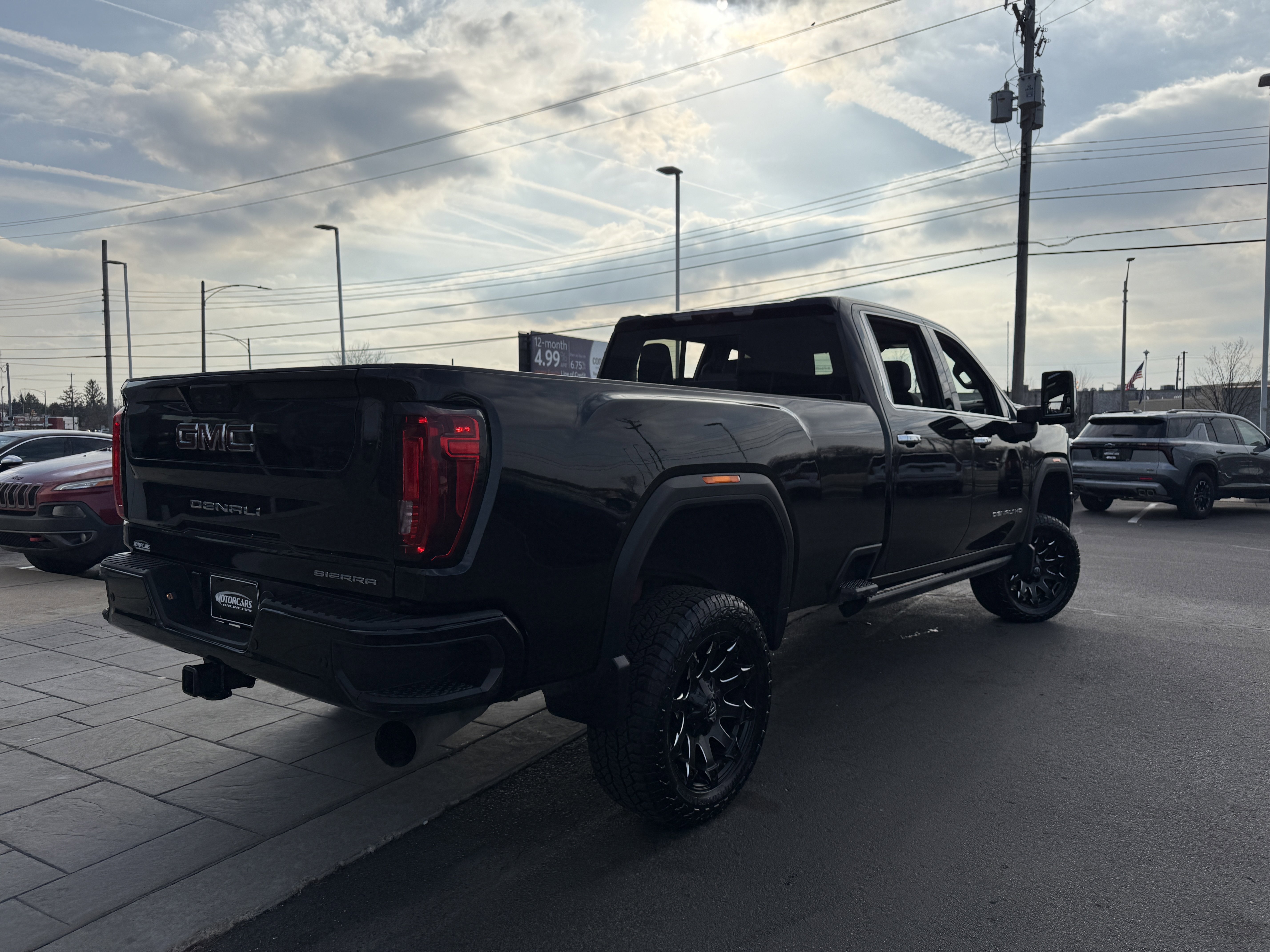 Used 2023 GMC Sierra 2500 Denali w/ Denali Black Diamond Edition AWD/4WD image 6