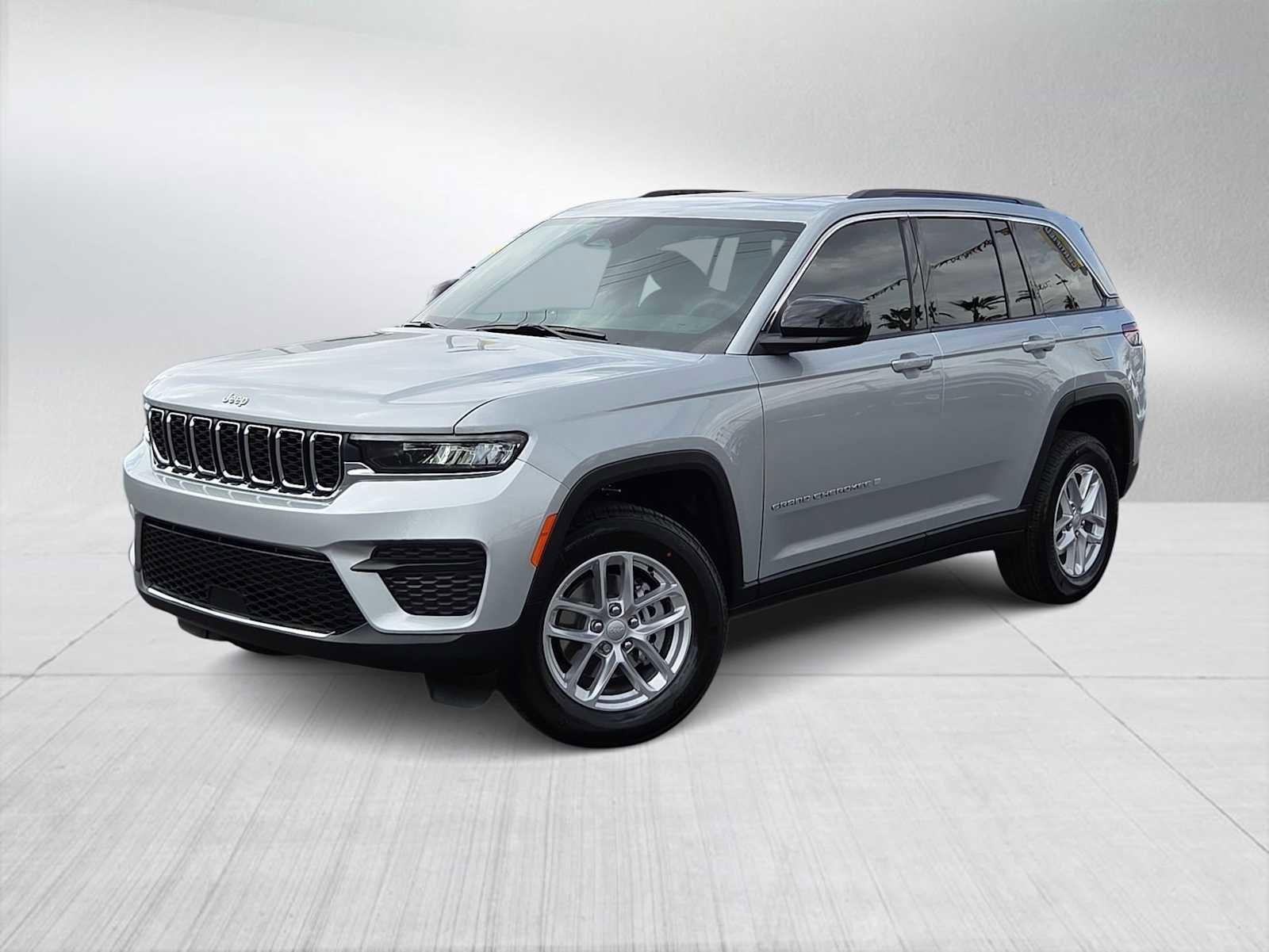 New 2025 Jeep Grand Cherokee Laredo X w/ Luxury Tech Group I image 1