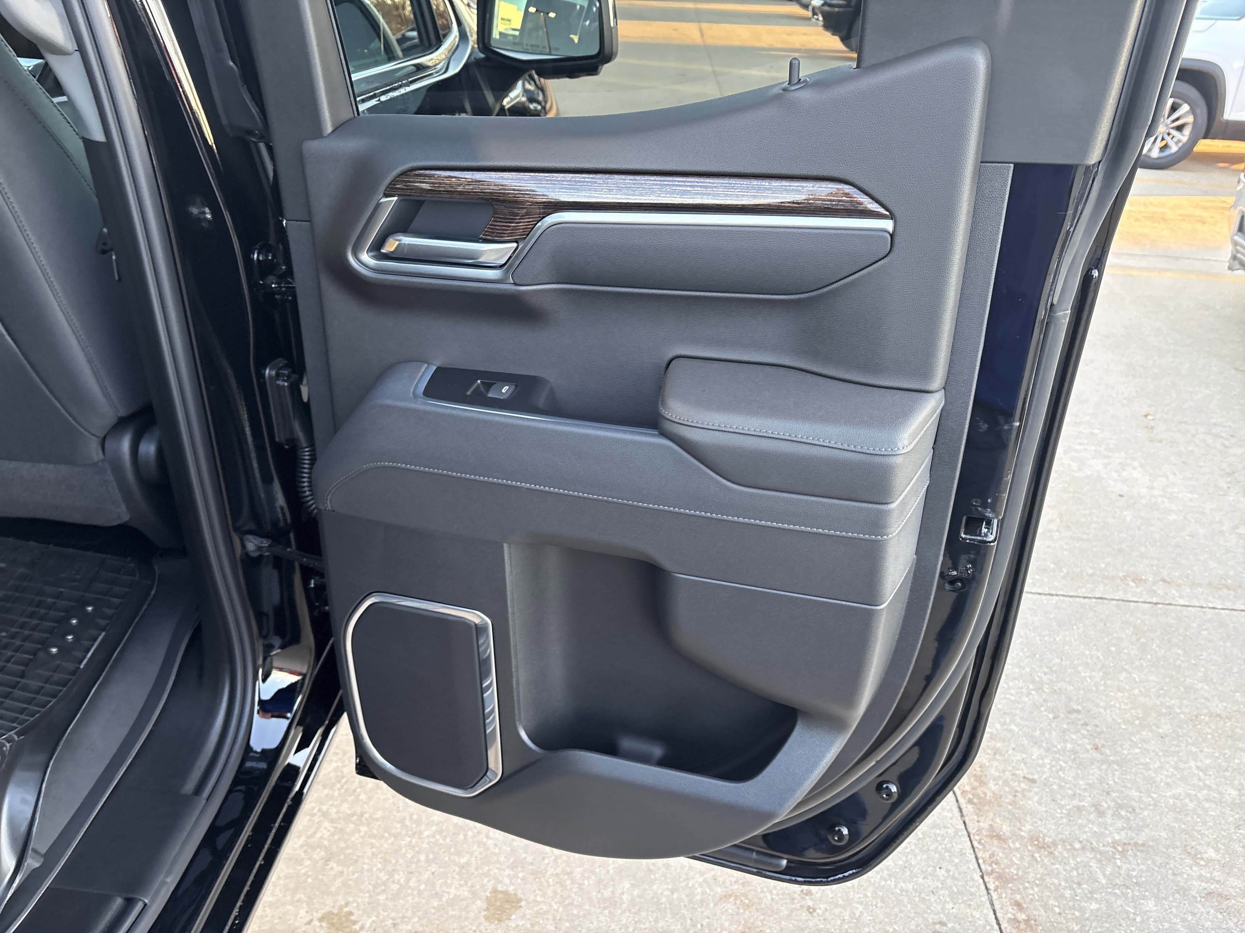 New 2026 GMC Sierra 1500 SLE image 16