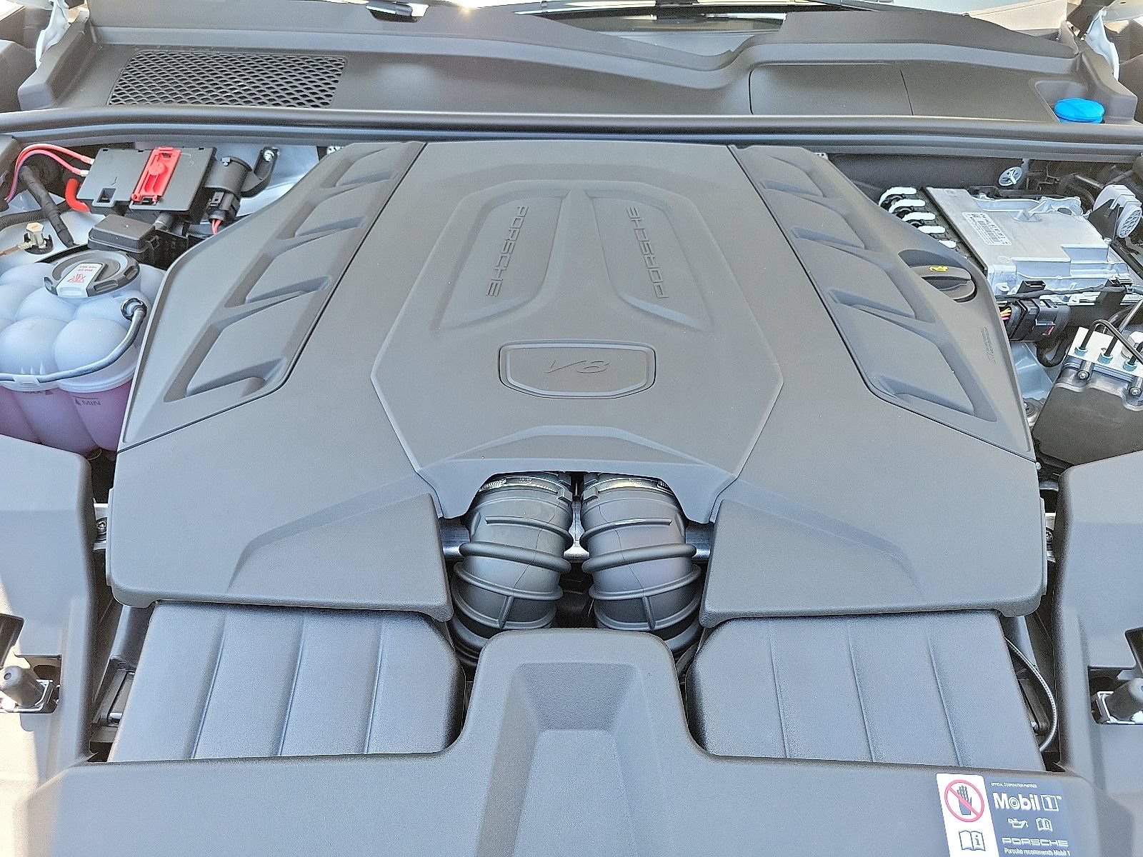 New 2025 Porsche Cayenne GTS AWD/4WD image 33