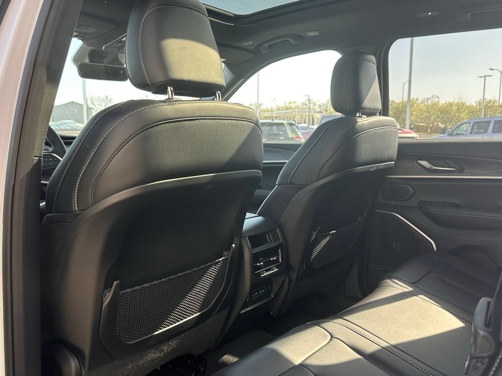New 2026 Jeep Grand Cherokee Limited AWD/4WD image 13