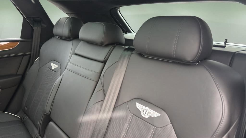 Used 2021 Bentley Bentayga image 25