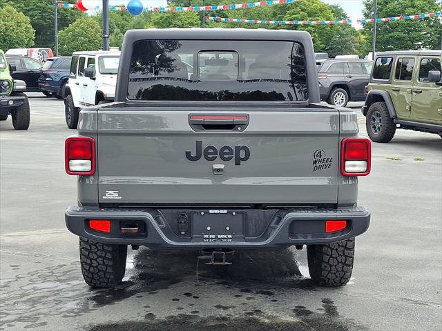 Certified 2022 Jeep Gladiator Overland AWD/4WD image 5