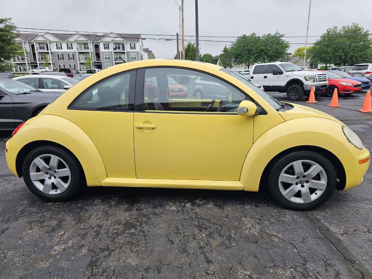 Used 2007 Volkswagen Beetle Coupe w/ Package 1 FWD image 5