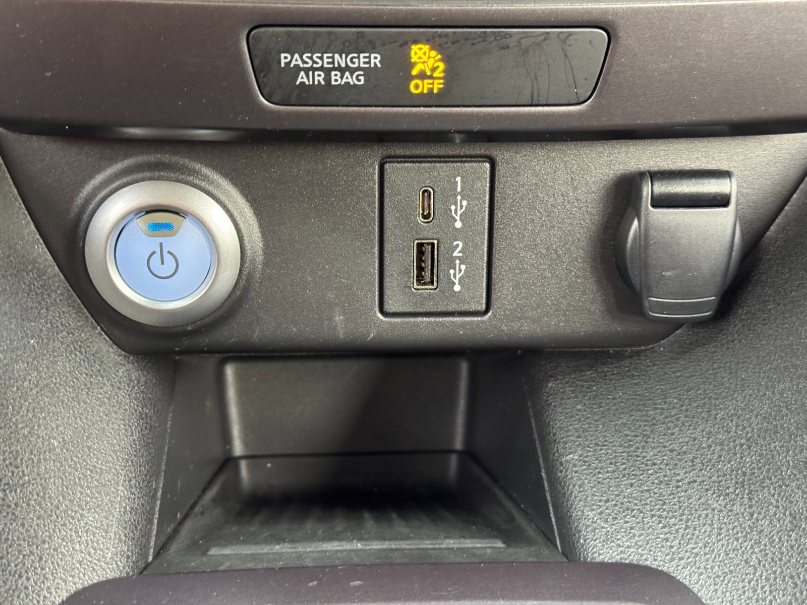 Used 2025 Nissan Leaf S image 25