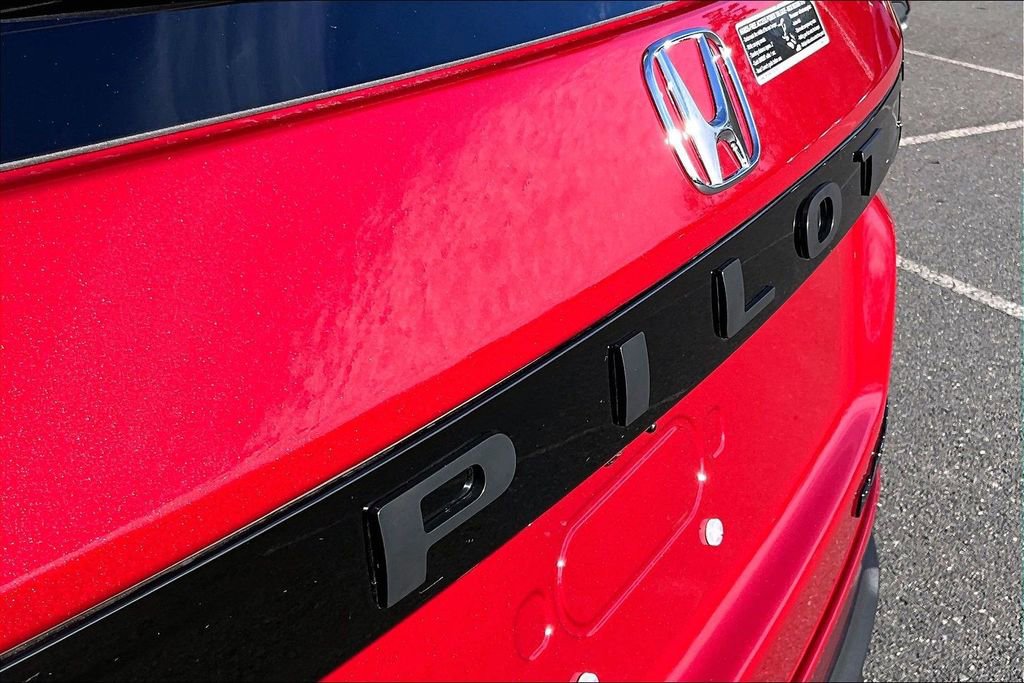 Certified 2025 Honda Pilot Black Edition image 26