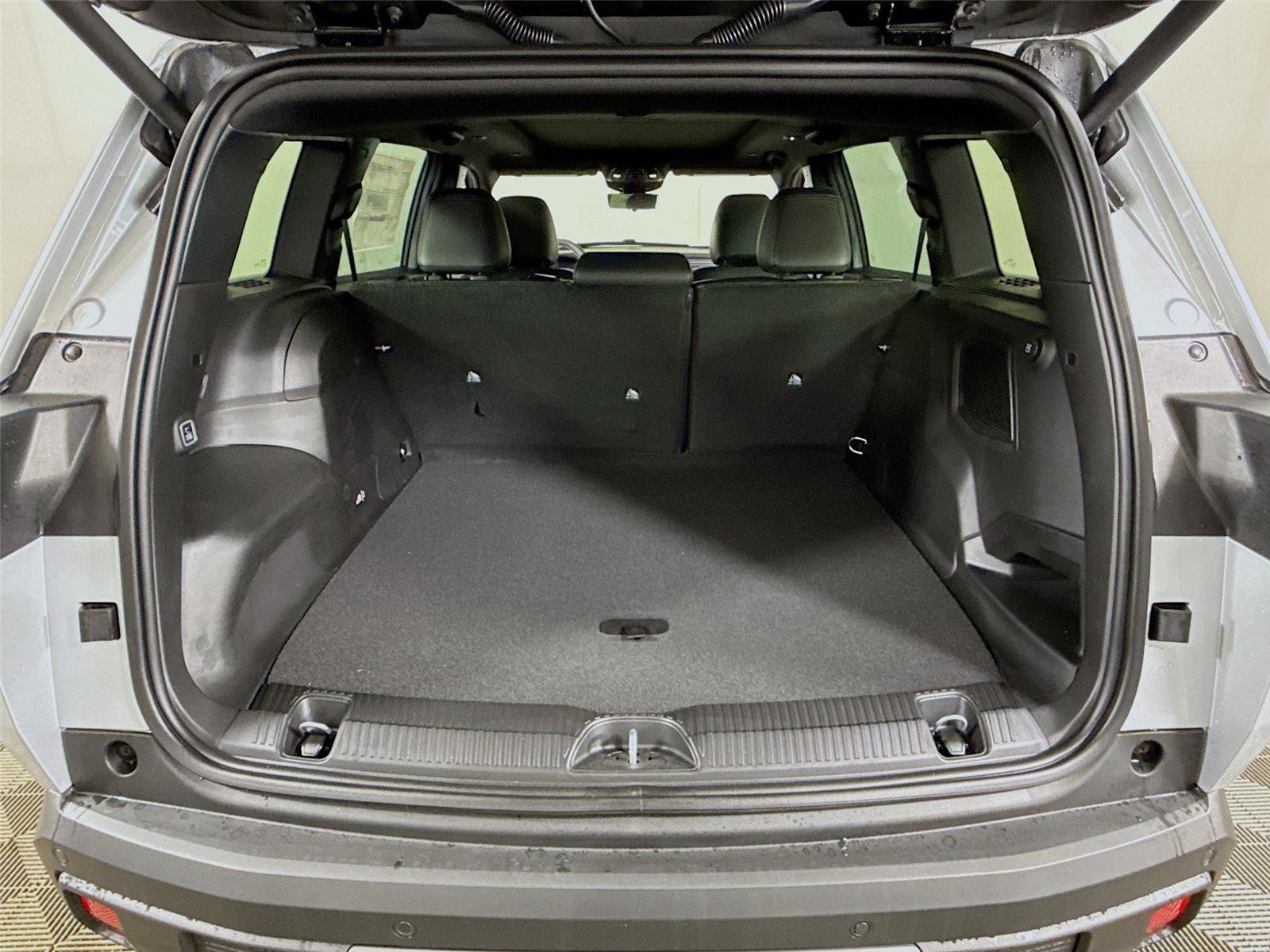 New 2026 Jeep Cherokee Overland w/ Trailer Tow Group image 22