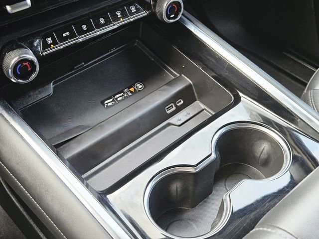 Used 2025 Chevrolet Suburban Z71 image 25