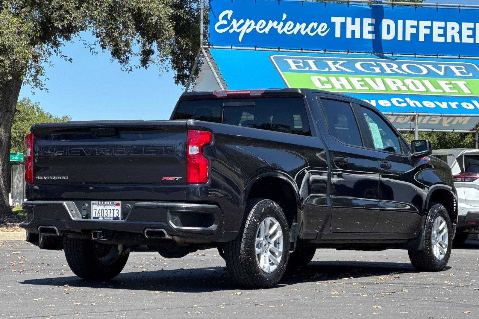 Used 2023 Chevrolet Silverado 1500 RST AWD/4WD image 3