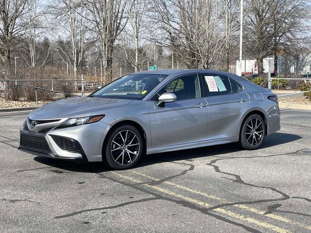 Used 2022 Toyota Camry SE image 1