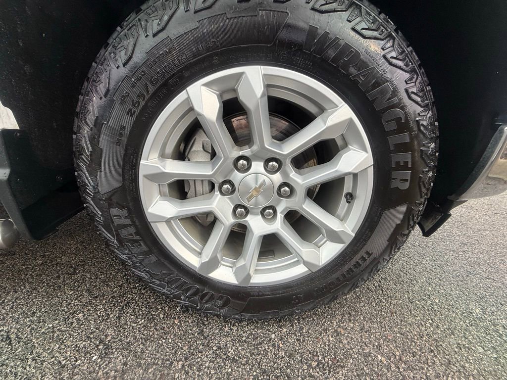 Used 2023 Chevrolet Silverado 1500 LT w/ Z71 Off-Road Package image 34