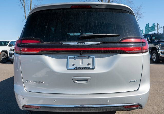 New 2026 Chrysler Pacifica Select image 6