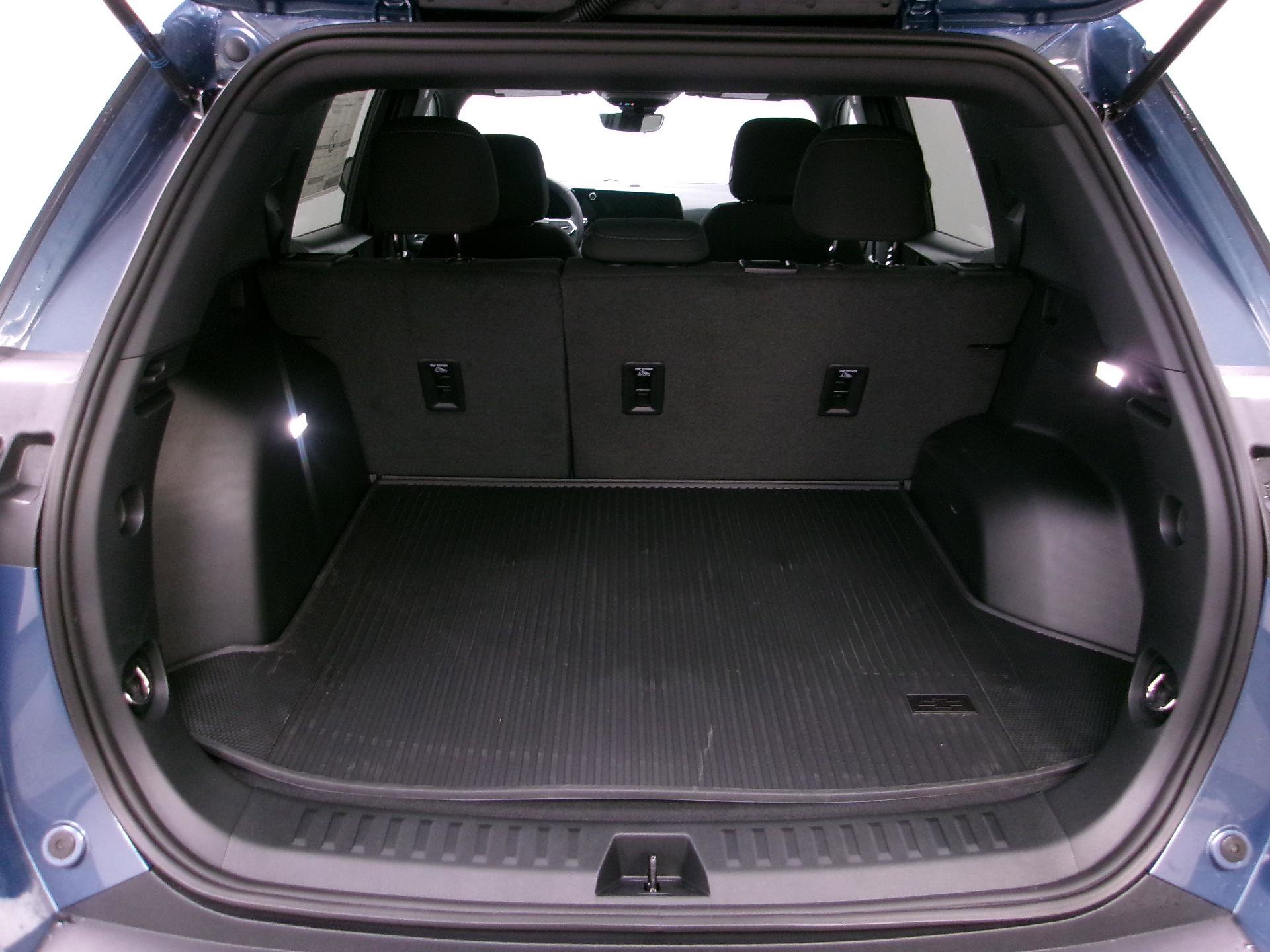 New 2026 Chevrolet Equinox LT w/ Safety and Technology Package FWD image 7