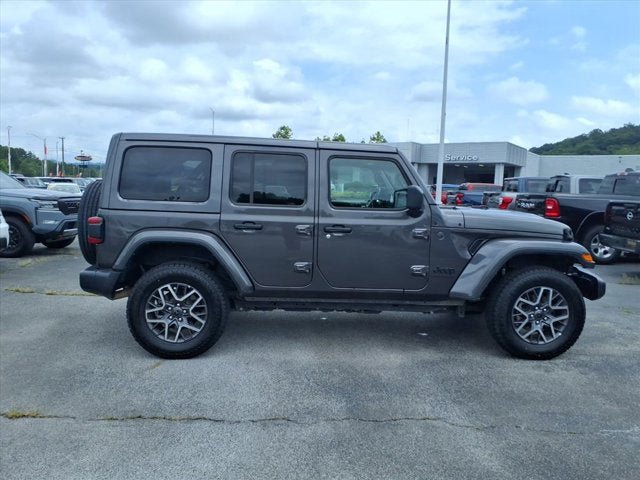 Used 2025 Jeep Wrangler Unlimited Sahara AWD/4WD image 4