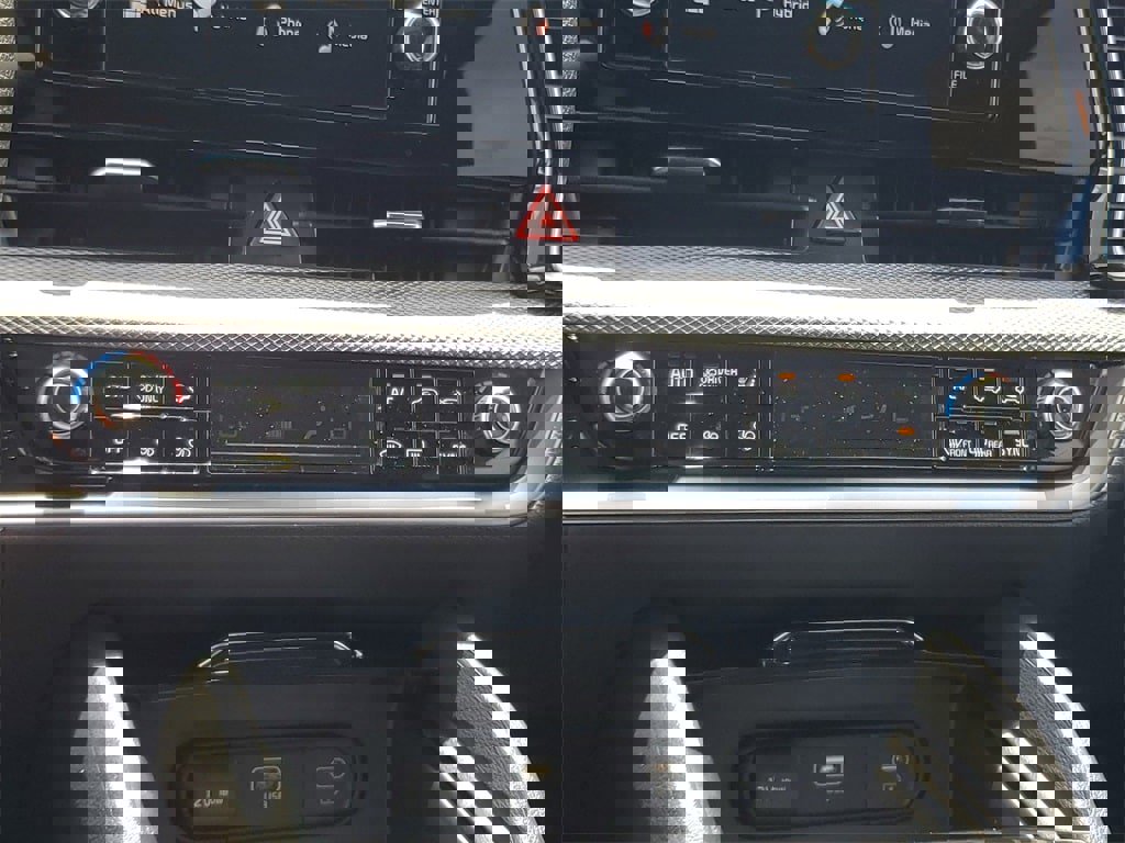 New 2025 Kia Sportage LX image 17