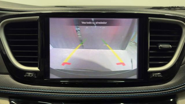 Used 2021 Chrysler Pacifica Touring-L image 34