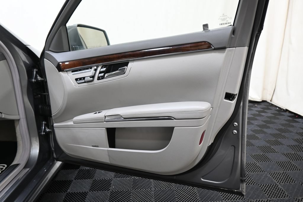 Used 2010 Mercedes-Benz S 550 4MATIC image 25