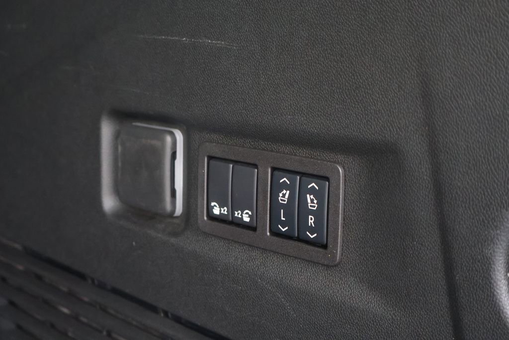 Certified 2024 Chevrolet Suburban Z71 w/ Off-Road Capability Package AWD/4WD image 50