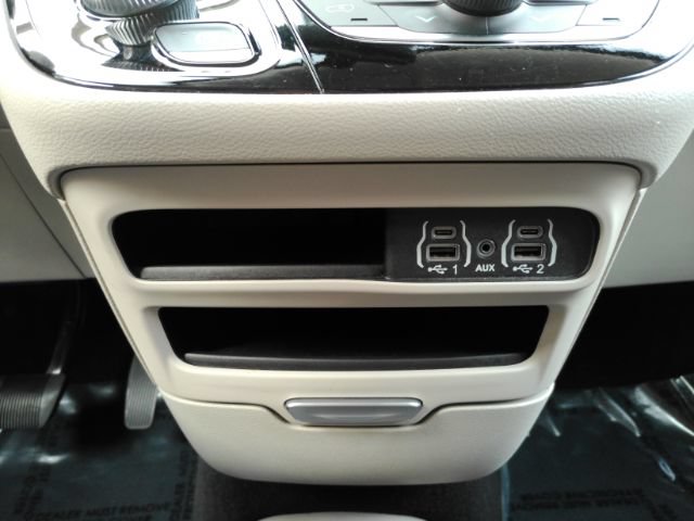 Used 2024 Chrysler Pacifica Touring-L FWD image 50