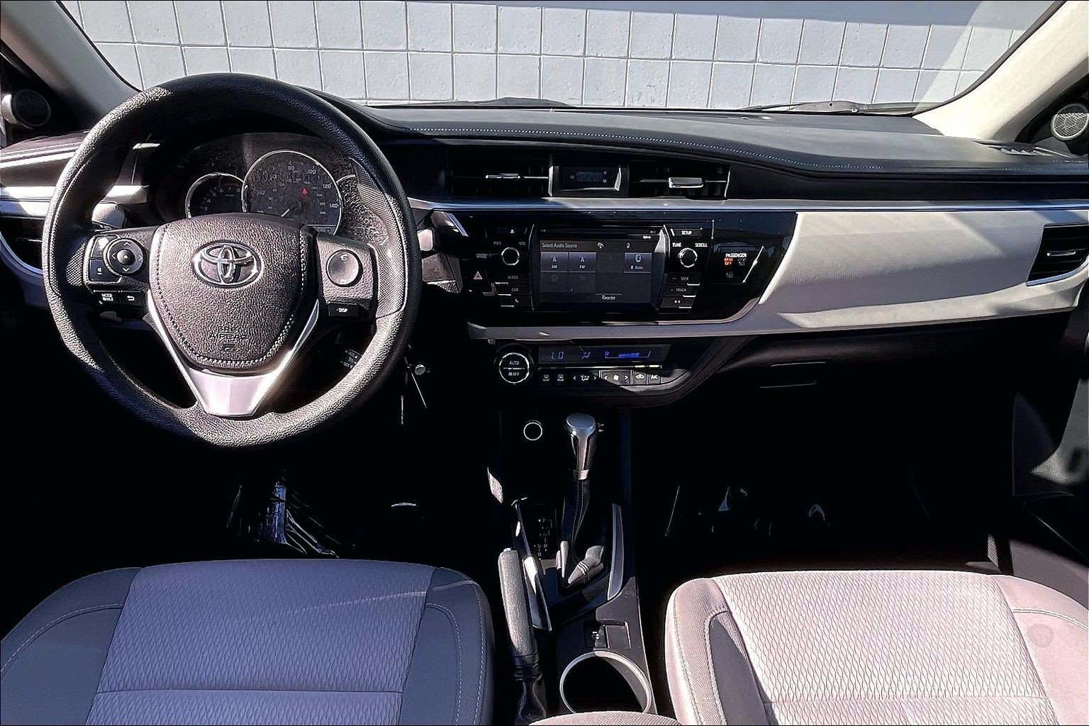 Used 2015 Toyota Corolla LE FWD image 19