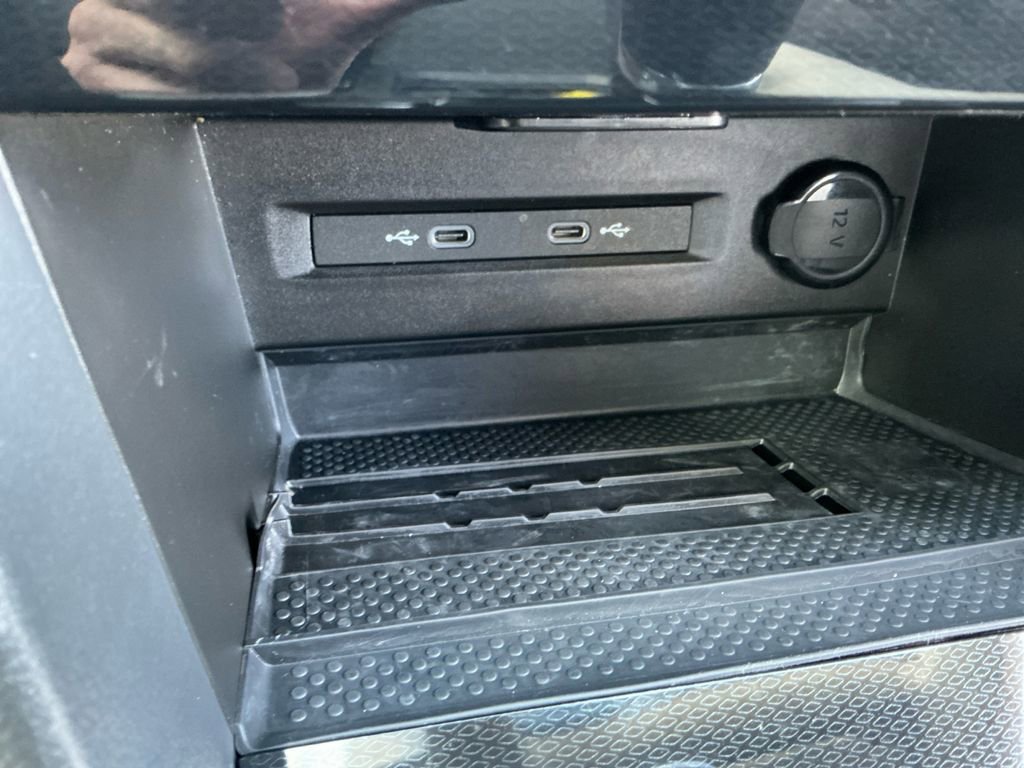 Used 2025 Volkswagen Taos SE w/ Panoramic Sunroof Package image 17