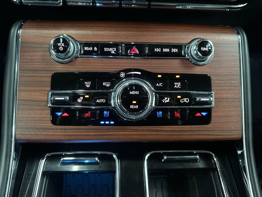 Used 2023 Lincoln Aviator Reserve w/ Equipment Group 201A image 24