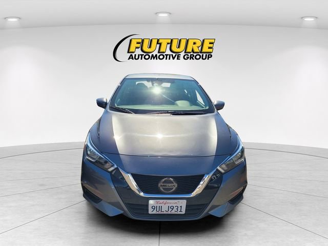 Used 2021 Nissan Versa SV image 2