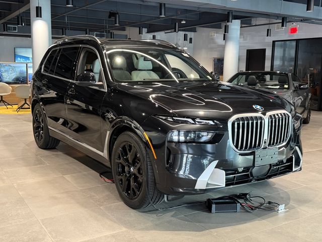 Used 2024 BMW X7 xDrive40i w/ Parking Assistance Package AWD/4WD image 3