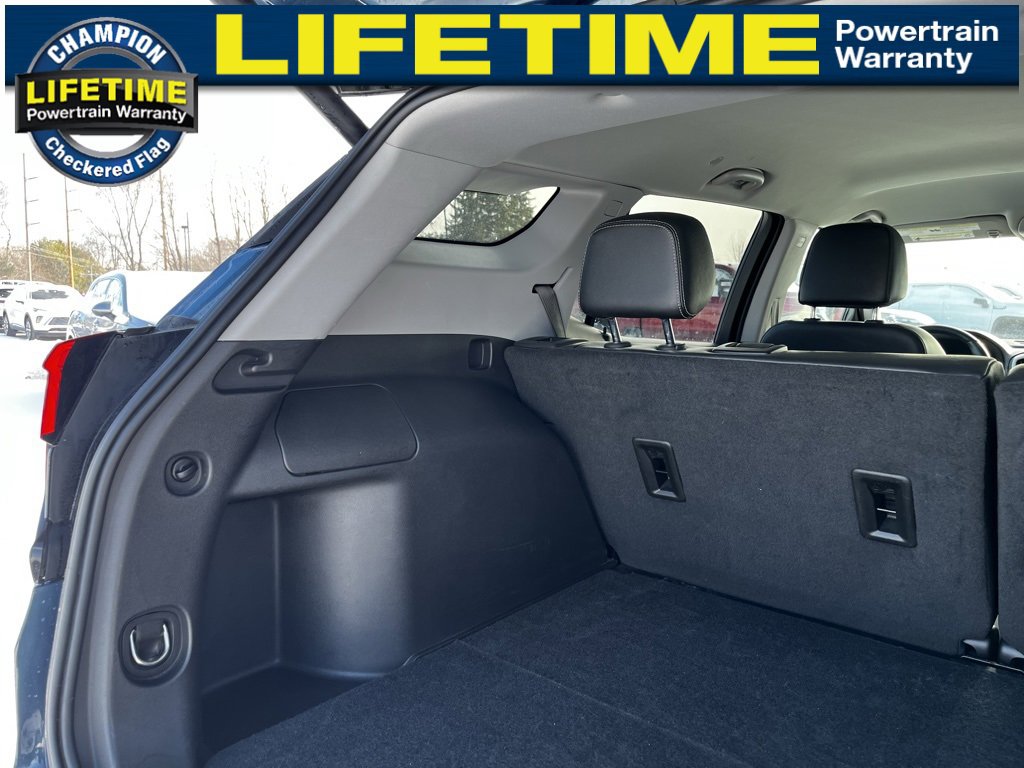 Used 2024 GMC Terrain SLT image 11