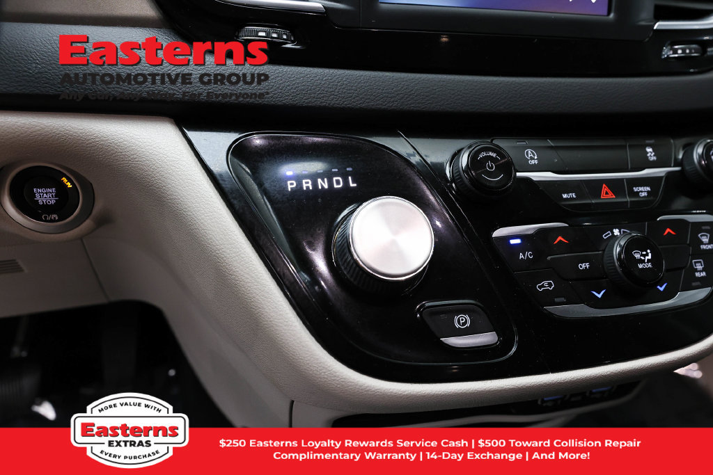Used 2022 Chrysler Voyager LX FWD image 14