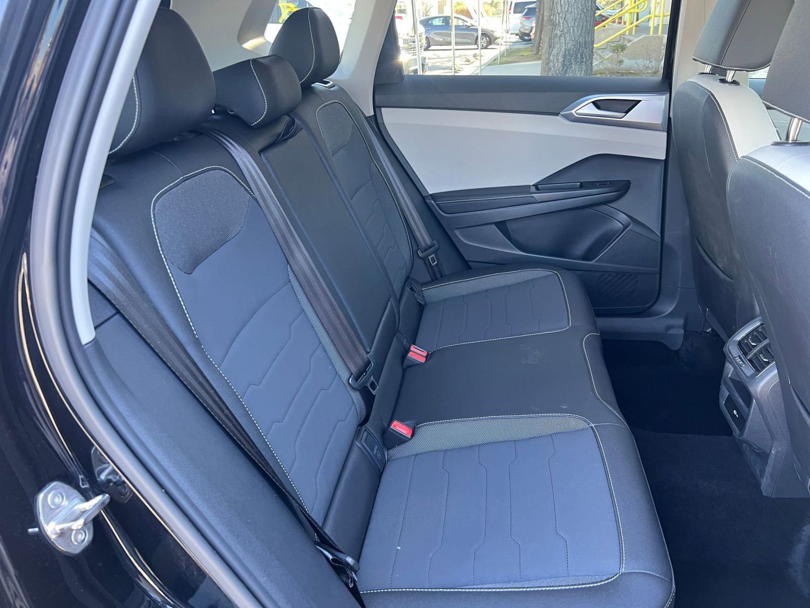 Used 2025 Volkswagen Taos SE image 27