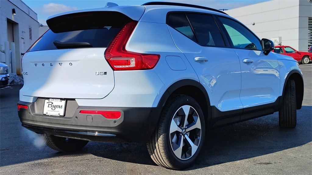 New 2026 Volvo XC40 B5 Plus w/ Climate Package image 3