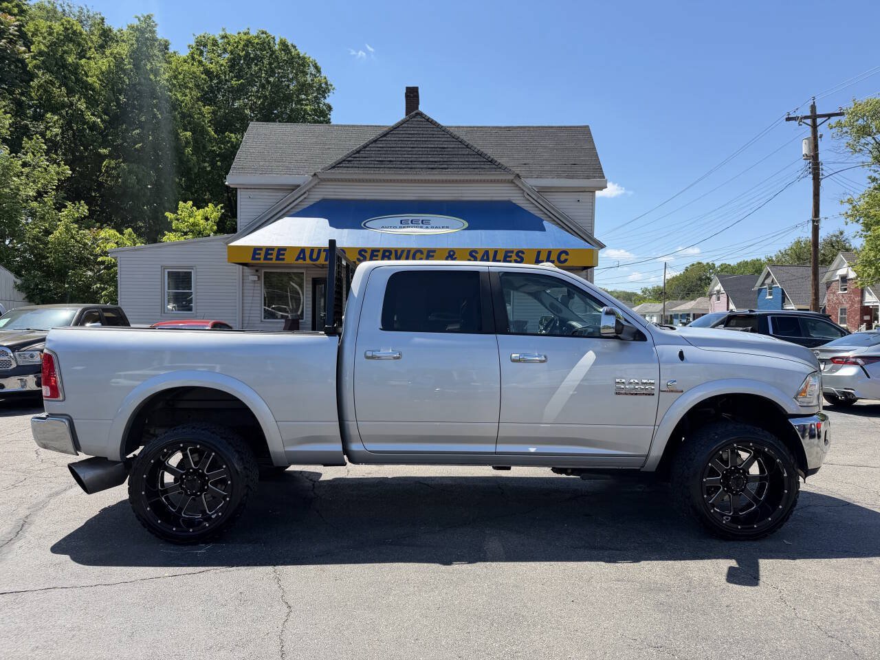 Used 2014 RAM 3500 Laramie AWD/4WD image 1