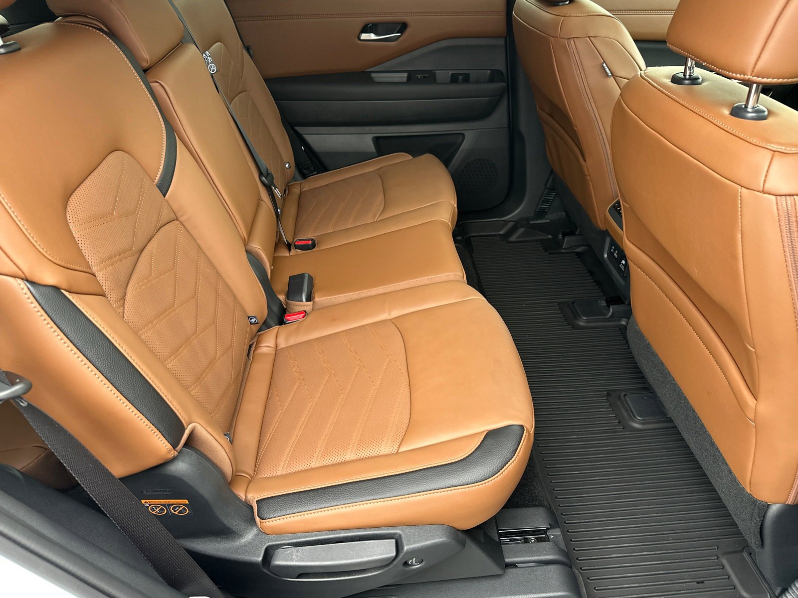 New 2025 Nissan Pathfinder Platinum w/ Cargo Package image 16