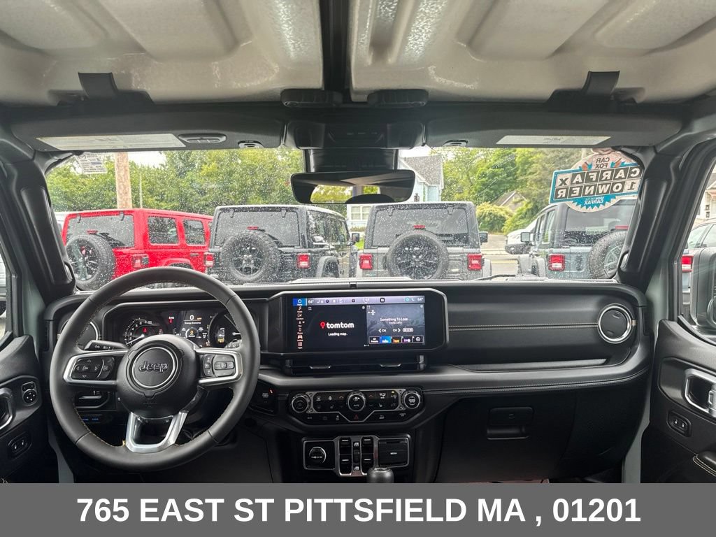 Used 2024 Jeep Wrangler Unlimited Sahara w/ Technology Group AWD/4WD image 17