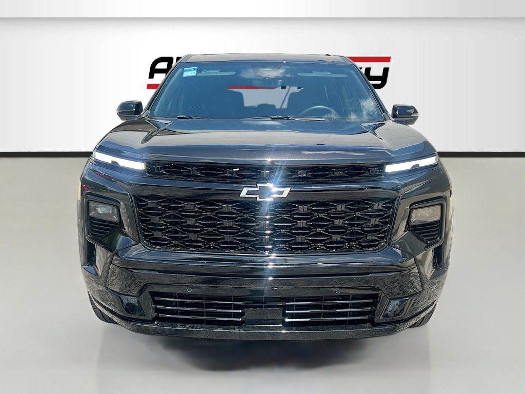 Used 2024 Chevrolet Traverse RS w/ LPO, Floor Liner Package FWD image 2