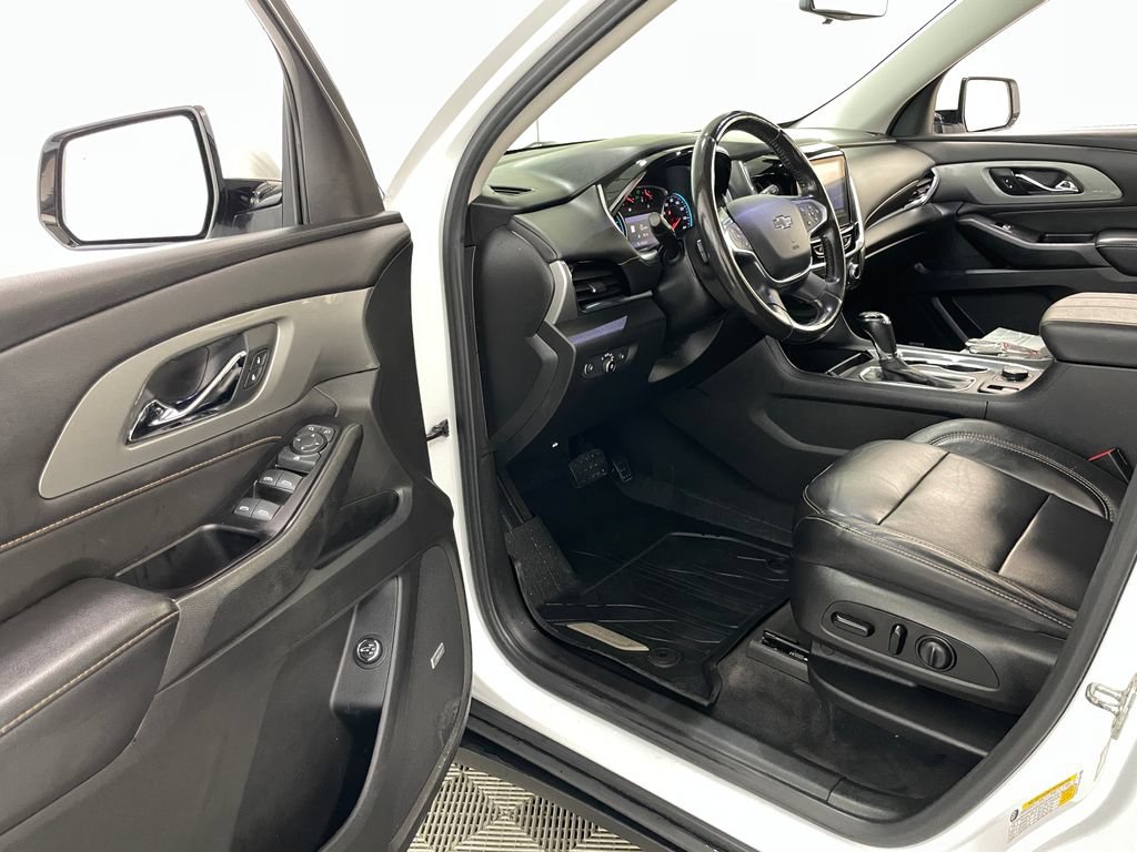 Used 2020 Chevrolet Traverse RS w/ LPO, Floor Liner Package AWD/4WD image 24