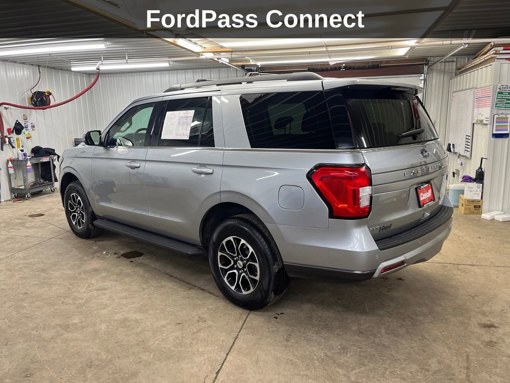 Used 2024 Ford Expedition XLT image 3