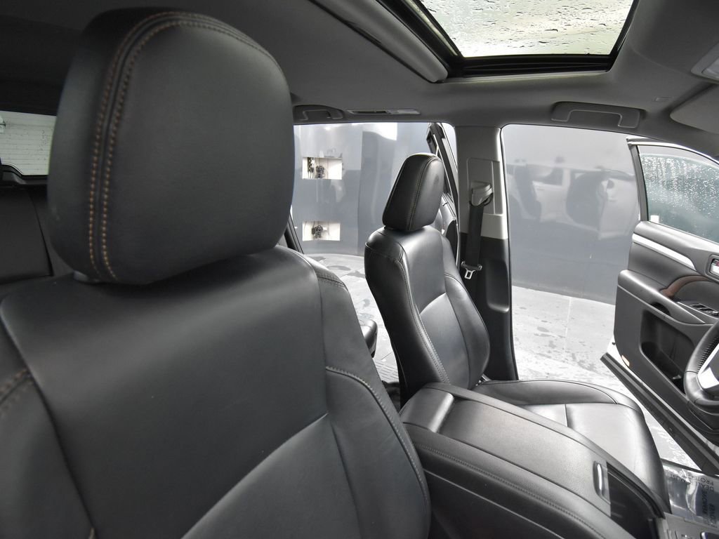 Used 2019 Toyota Highlander XLE image 17