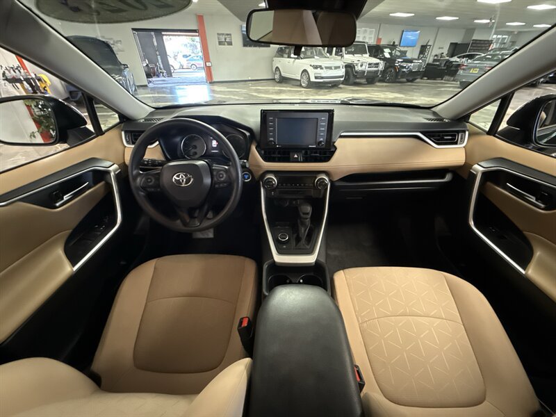 Used 2020 Toyota RAV4 XLE AWD/4WD image 24