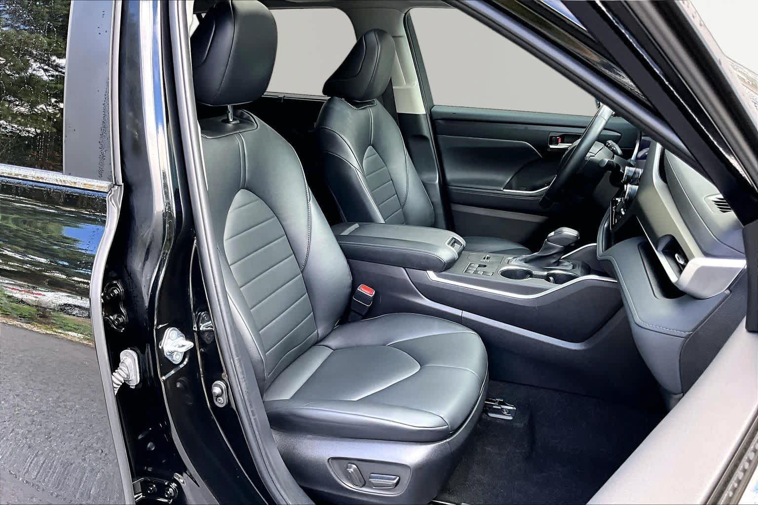 Used 2023 Toyota Highlander XLE FWD image 9