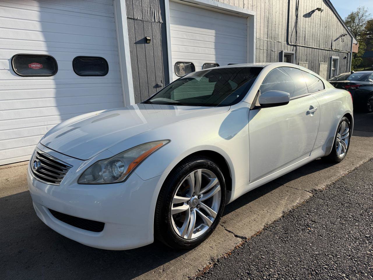 Used 2010 INFINITI G37 Coupe RWD image 1