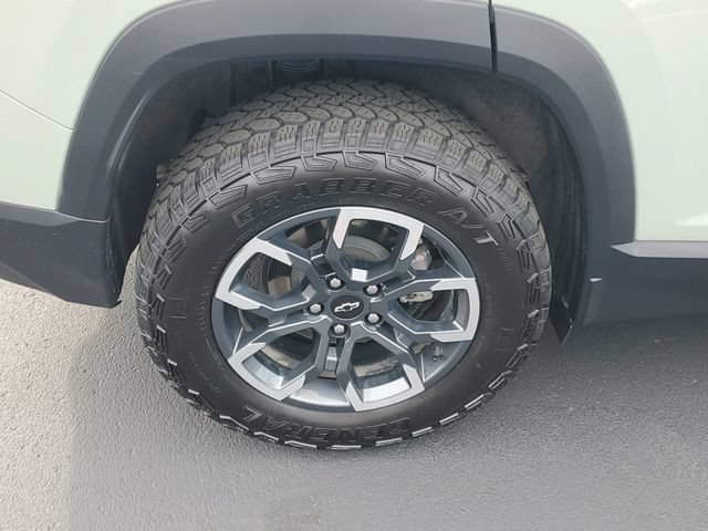 Used 2025 Chevrolet Equinox ACTIV w/ Safety and Technology Package FWD image 5