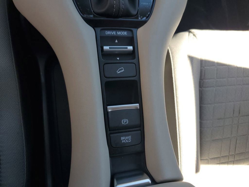 Certified 2026 Honda HR-V LX image 32