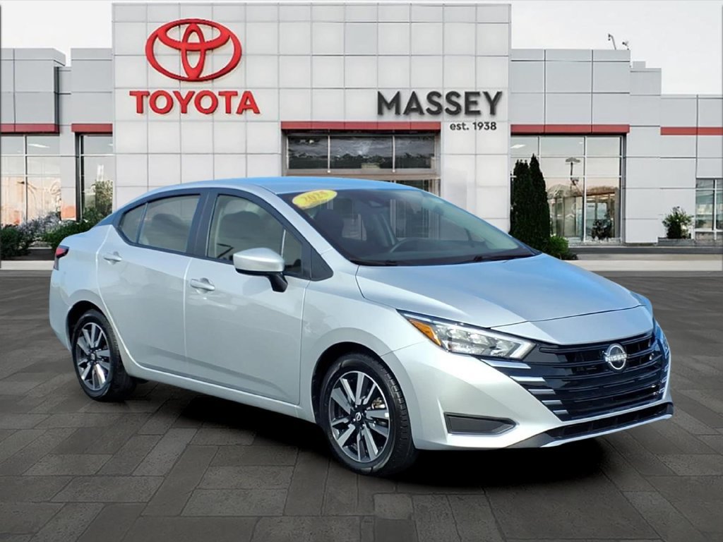 Used 2025 Nissan Versa SV FWD image 1