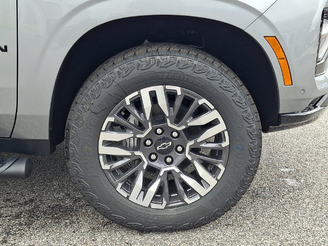 New 2026 Chevrolet Suburban Z71 w/ Z71 Off-Road Package AWD/4WD image 6