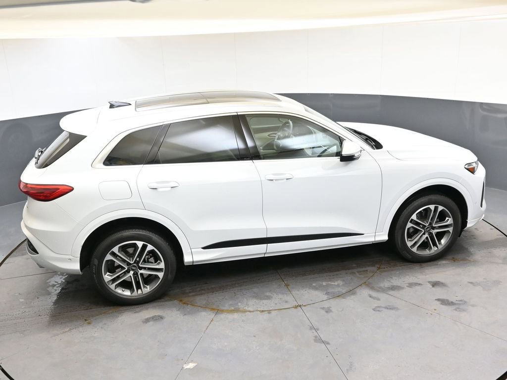 Certified 2025 Audi Q5 Premium w/ 19" Wheel Package image 41